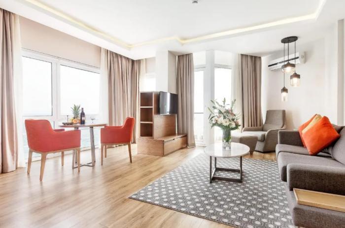 Salamis Bay Conti Resort Hotel & Casino فاماغوستا الغرفة الصورة A suite at the hotel